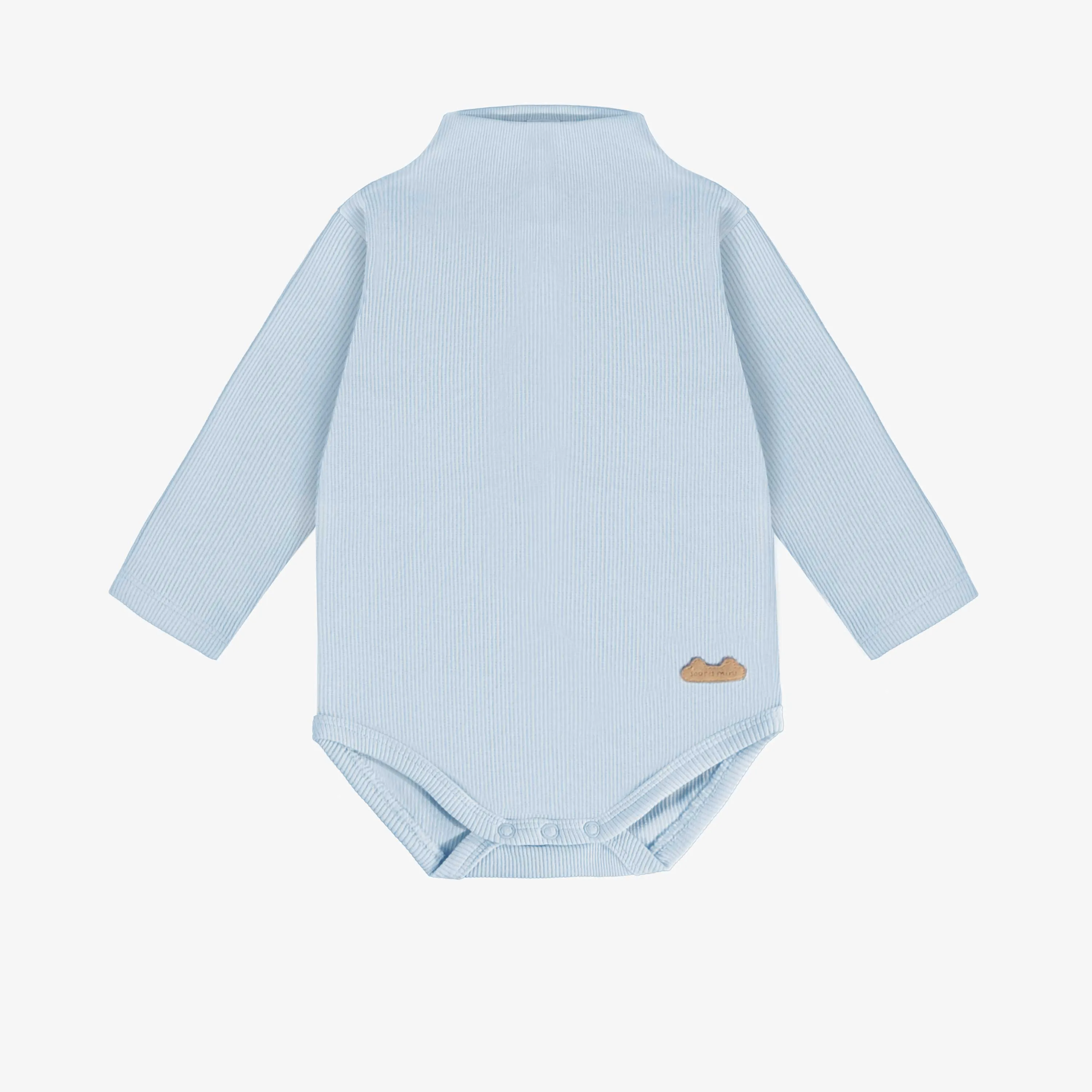 Cache-couche bleu pâle à col montant en tricot côtelé, naissance || Light blue bodysuit with a high collar in ribbed knit, newborn