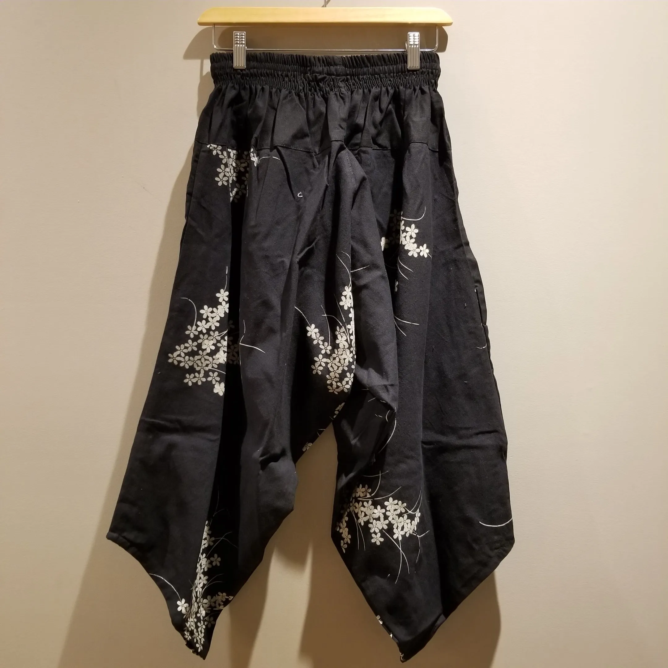 Fern Leaves Black Elastic Waist Samurai Pants