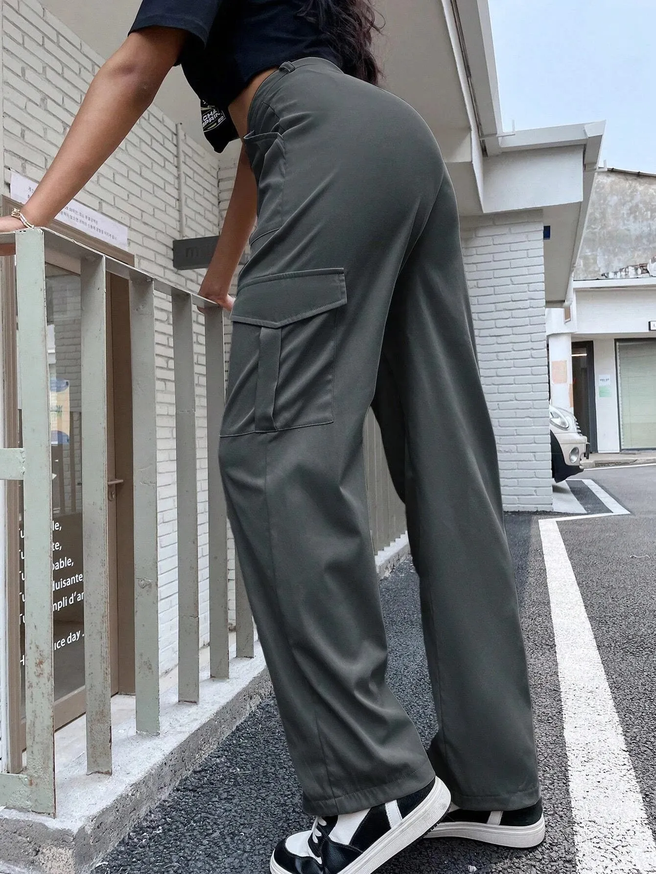 High Length Flap Pocket Side Cargo Pant