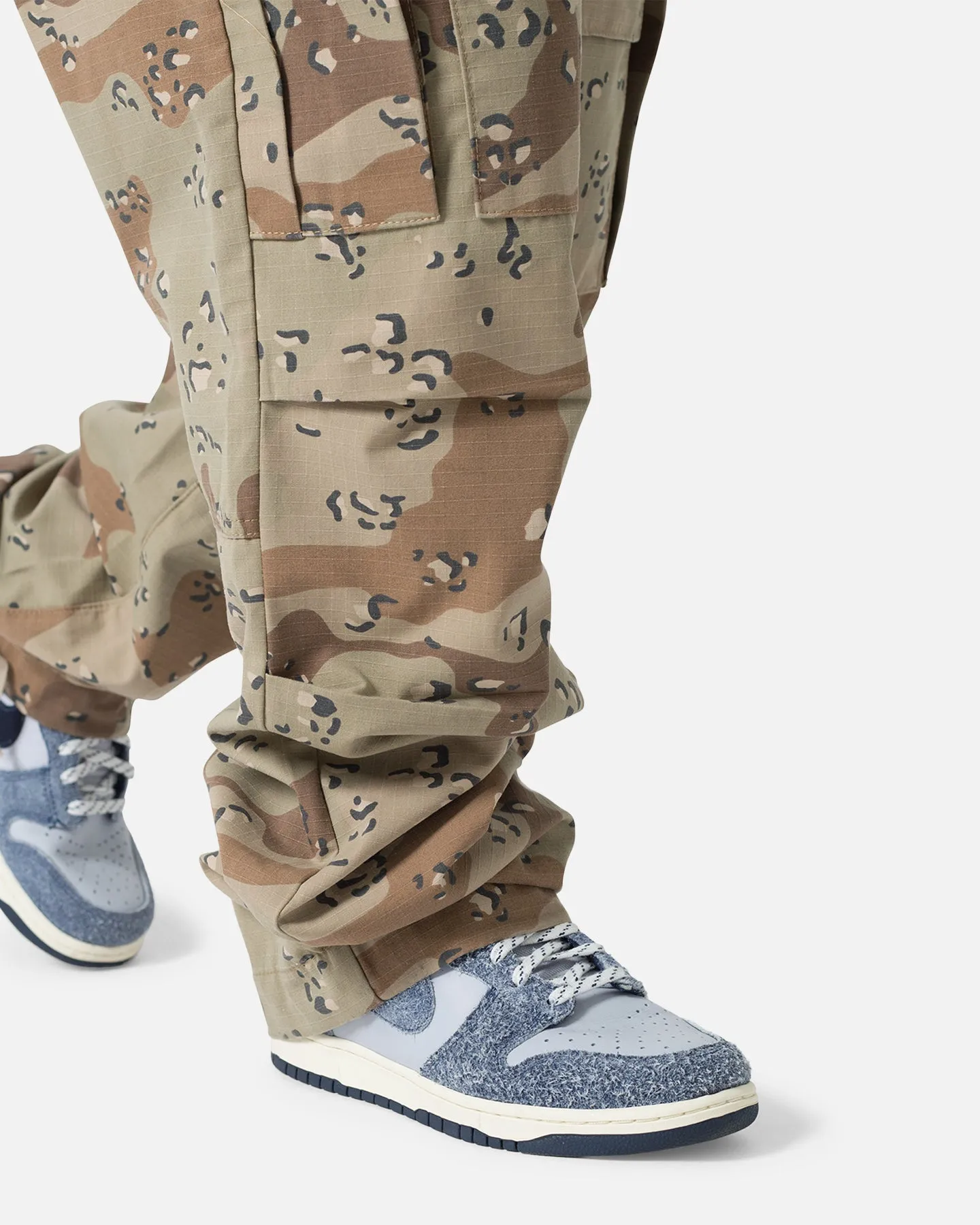 MNML Ultra Baggy Cargo Pants Desert Camo