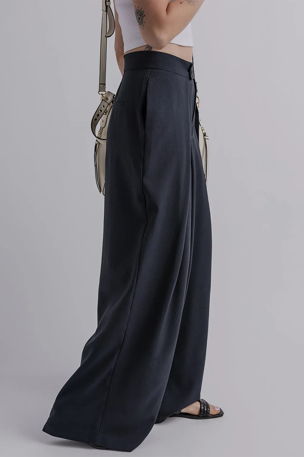 Pleated Wide Leg Buttoned Pants